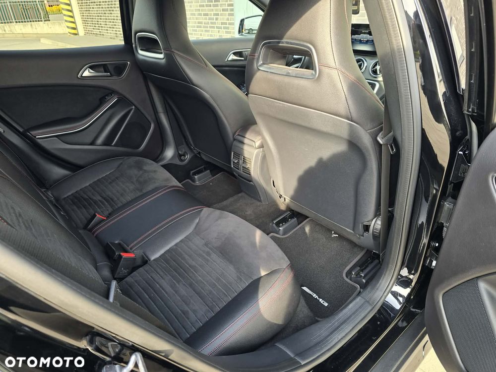 Mercedes-Benz GLA 200 7G-DCT AMG Line - 23