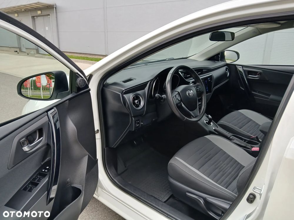 Toyota Auris - 13
