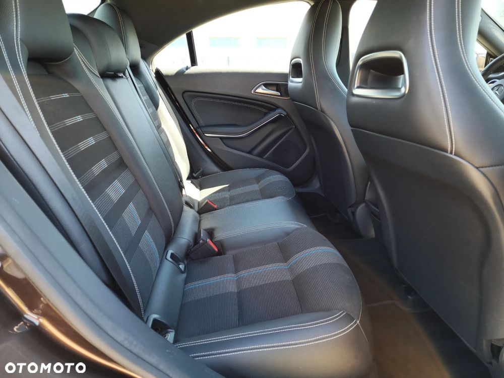 Mercedes-Benz CLA 180 7G-DCT - 13