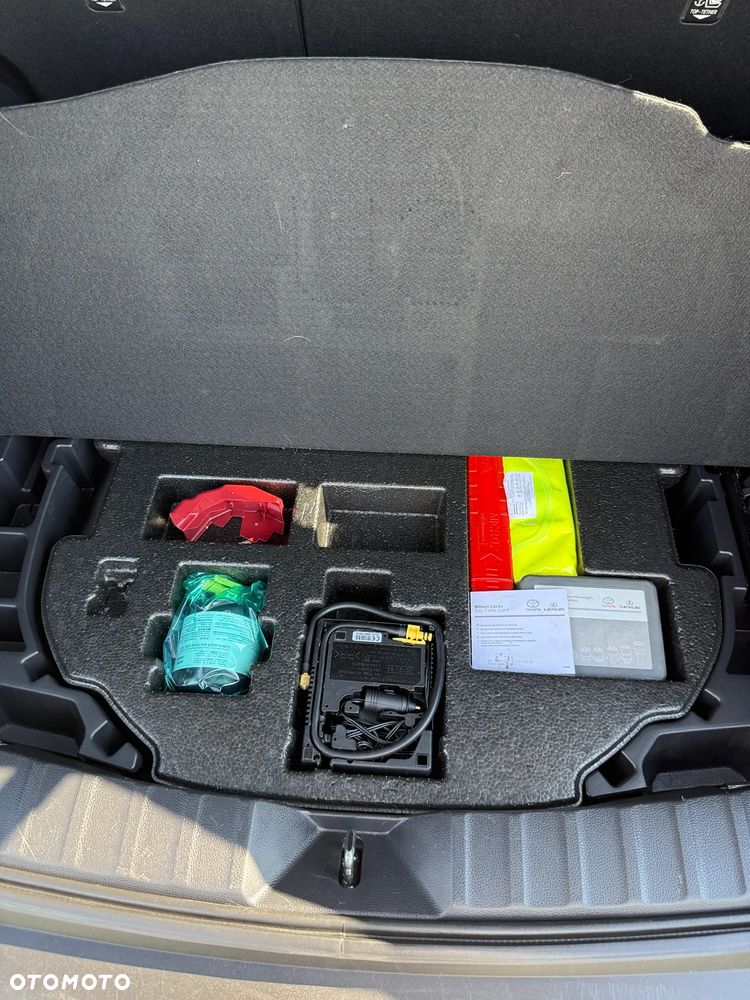 Toyota Corolla Cross 2.0 Hybrid Style AWD - 31
