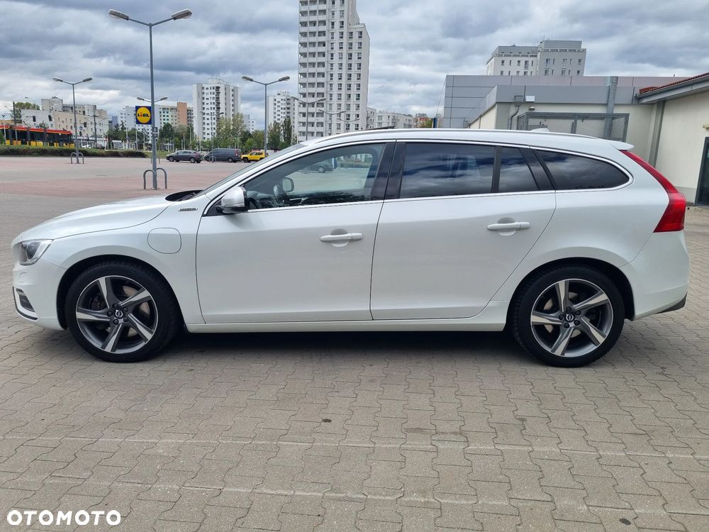 Volvo V60 D6 AWD Plug-in Hybrid R-Design Summum - 8