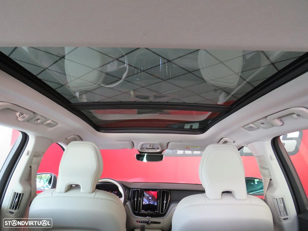 Volvo XC 60 2.0 B4 Momentum Plus - 10