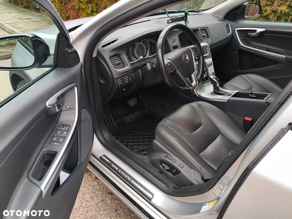 Volvo V60 Cross Country T5 AWD Geartronic Momentum - 5