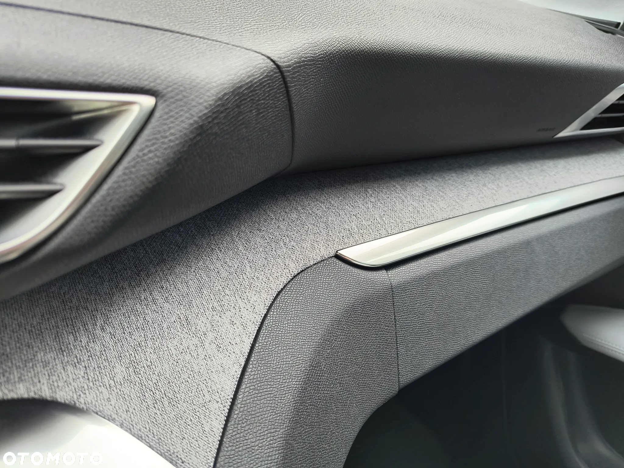 Peugeot 3008 1.2 PureTech Allure S&S - 22