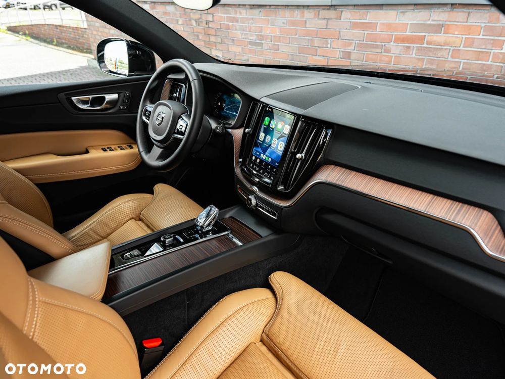 Volvo XC 60 B4 D AWD Ultimate Bright - 24