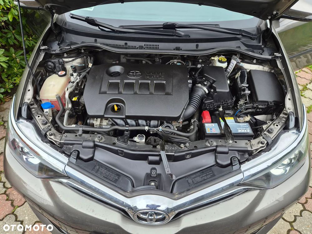 Toyota Auris 1.6 Premium - 11