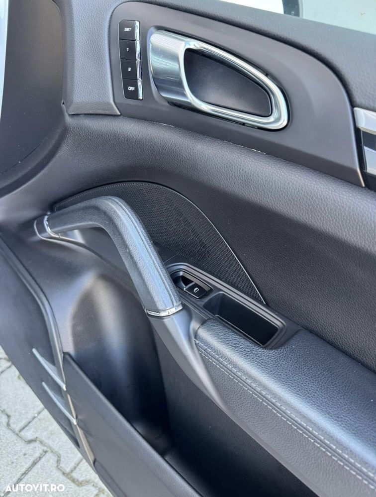 Porsche Cayenne - 23