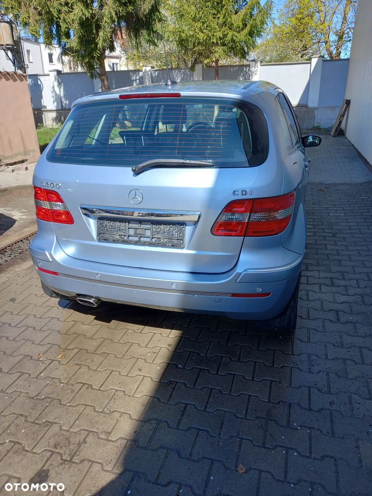 Mercedes-Benz Klasa B 200 CDI Autotronic - 14