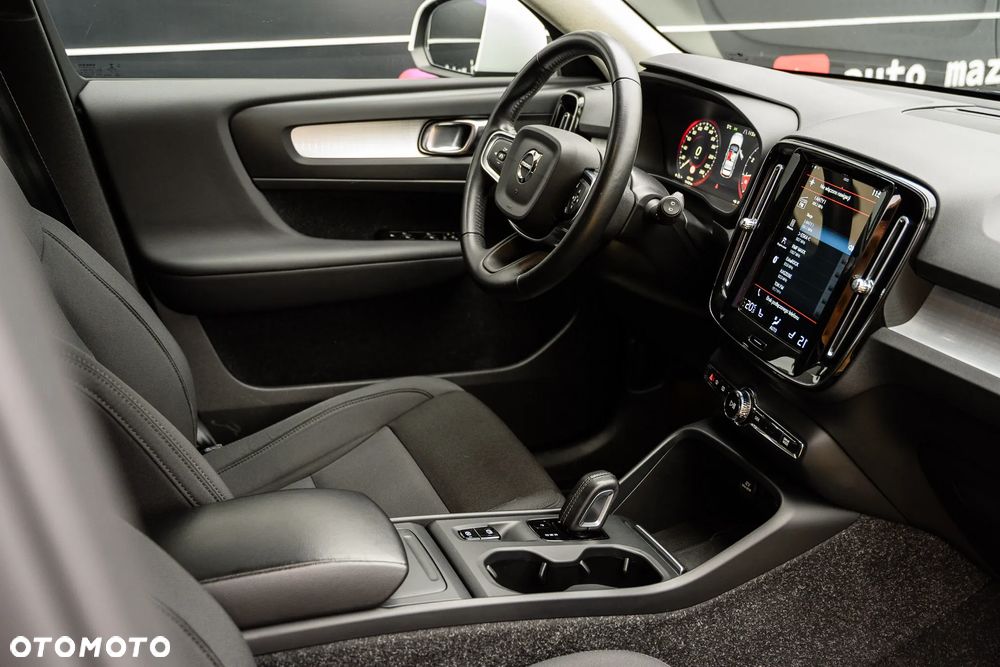 Volvo XC 40 T3 Momentum - 12