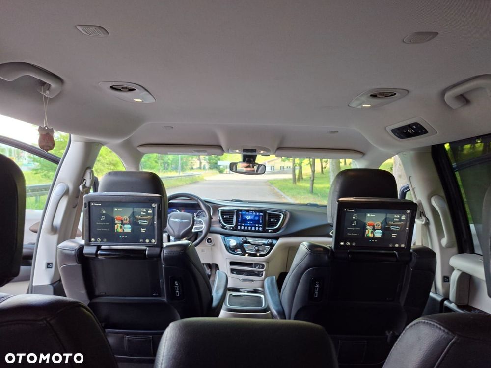 Chrysler Pacifica - 11