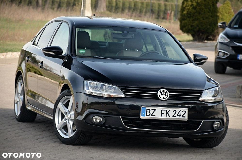 Volkswagen Jetta - 1