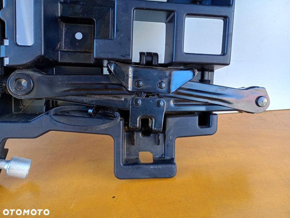 zestaw koła zapasowego lewarek hak klucz lexus ct 200h ct200h lift 64777-76010 - 2