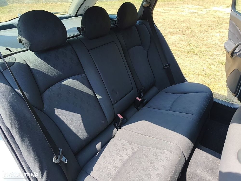 Mercedes-Benz C 220 — fotografia 14