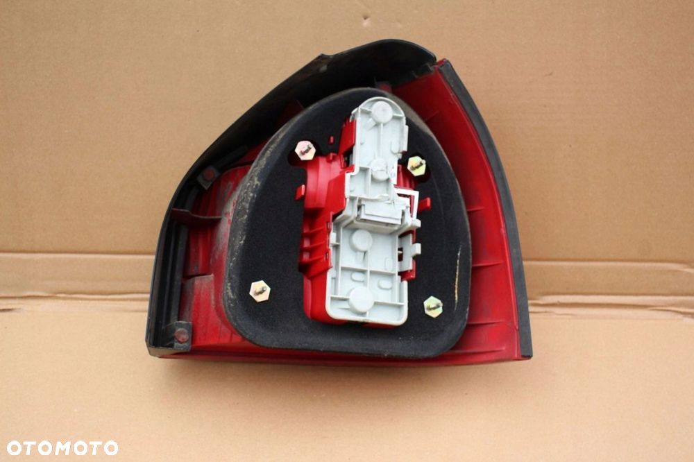 Lampa tył tylna LEWA lewy tył AUDI A3 8L HB 3D LIFT 8L0945095B - 3