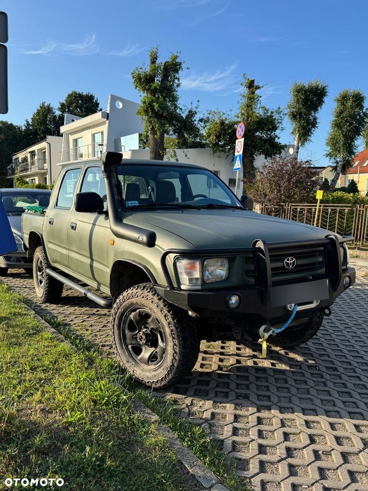Toyota Hilux 4WD DLX - 14