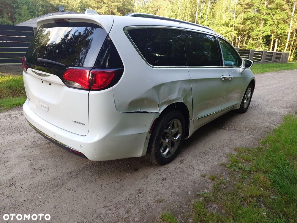 Chrysler Pacifica - 4