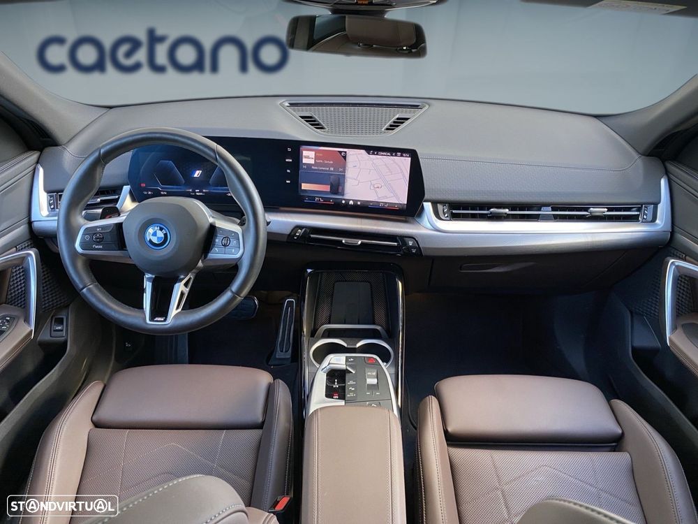 BMW iX2 eDrive20 Pack Desportivo M - 4
