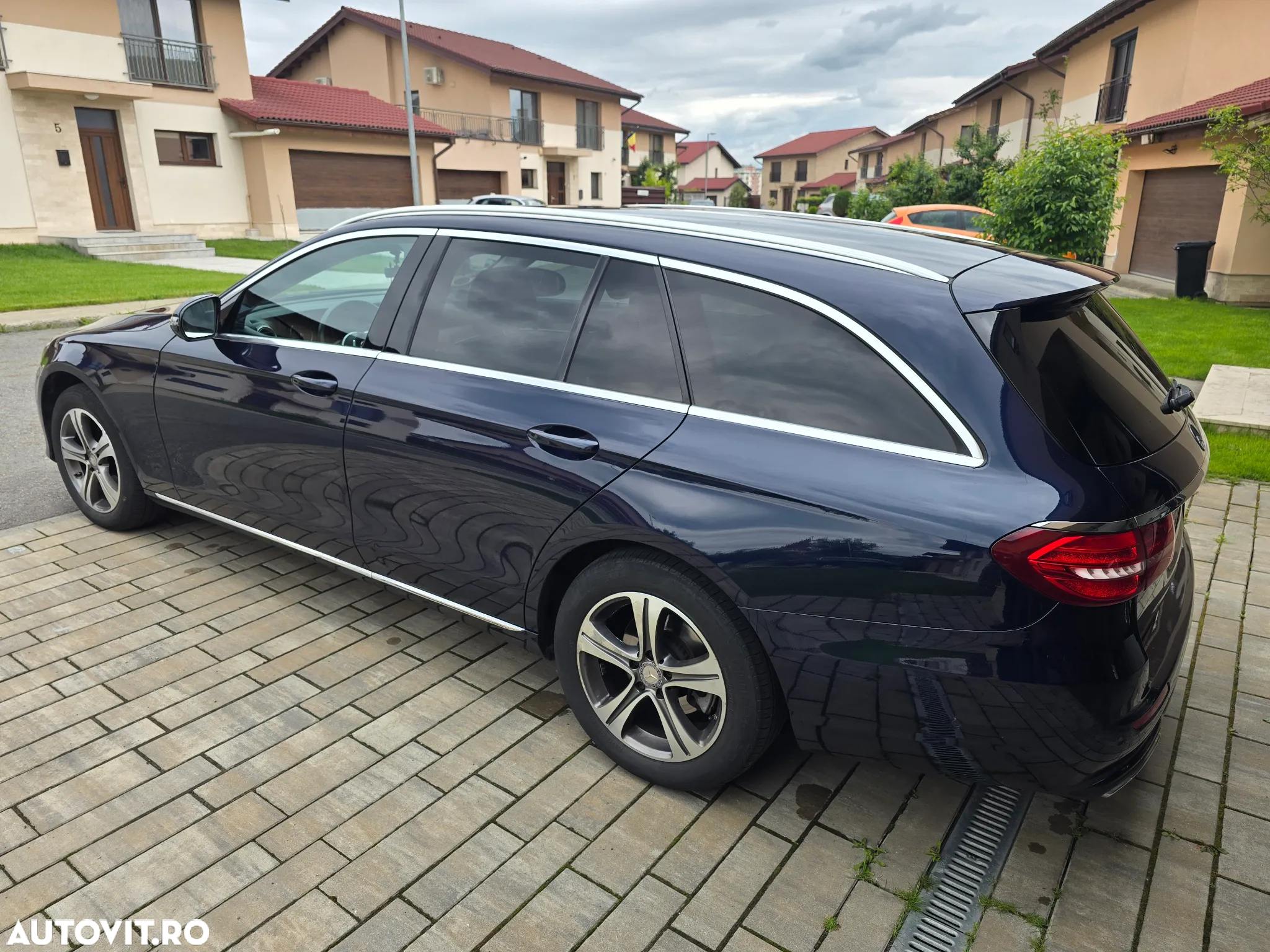 Mercedes-Benz E 220 d T 9G-TRONIC Avantgarde - 5