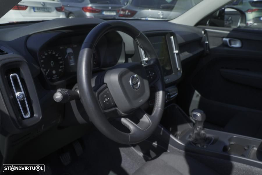 Volvo XC 40 1.5 T2 Momentum Core - 12