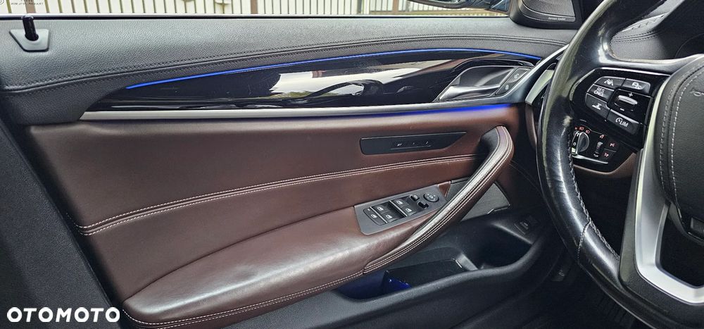 BMW Seria 5 520d Touring Luxury Line - 17