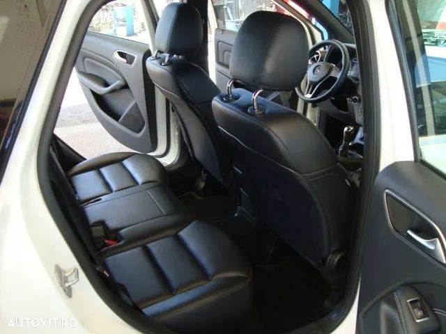 Mercedes-Benz B - 11