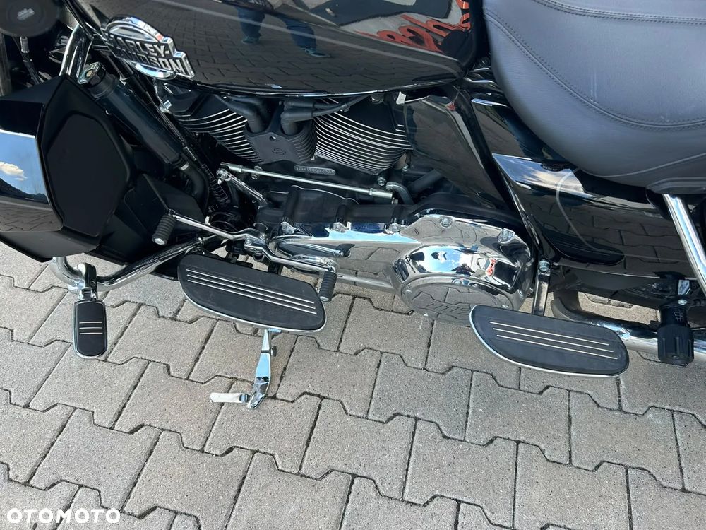Harley-Davidson Touring Street Glide - 16