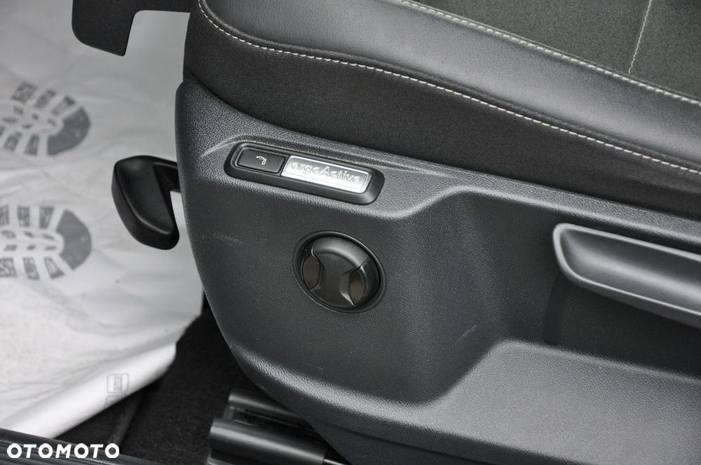 Volkswagen T-Roc - 13