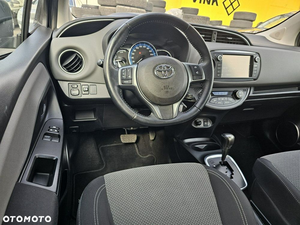 Toyota Yaris Hybrid 100 Business Edition - 21