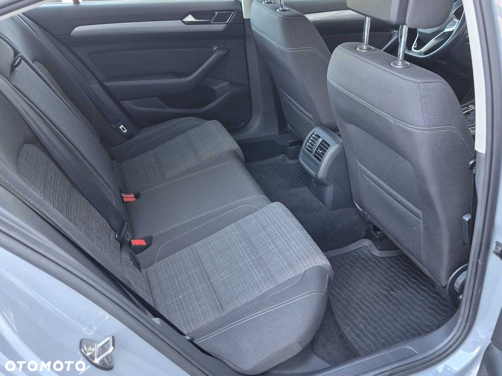 Volkswagen Passat - 10