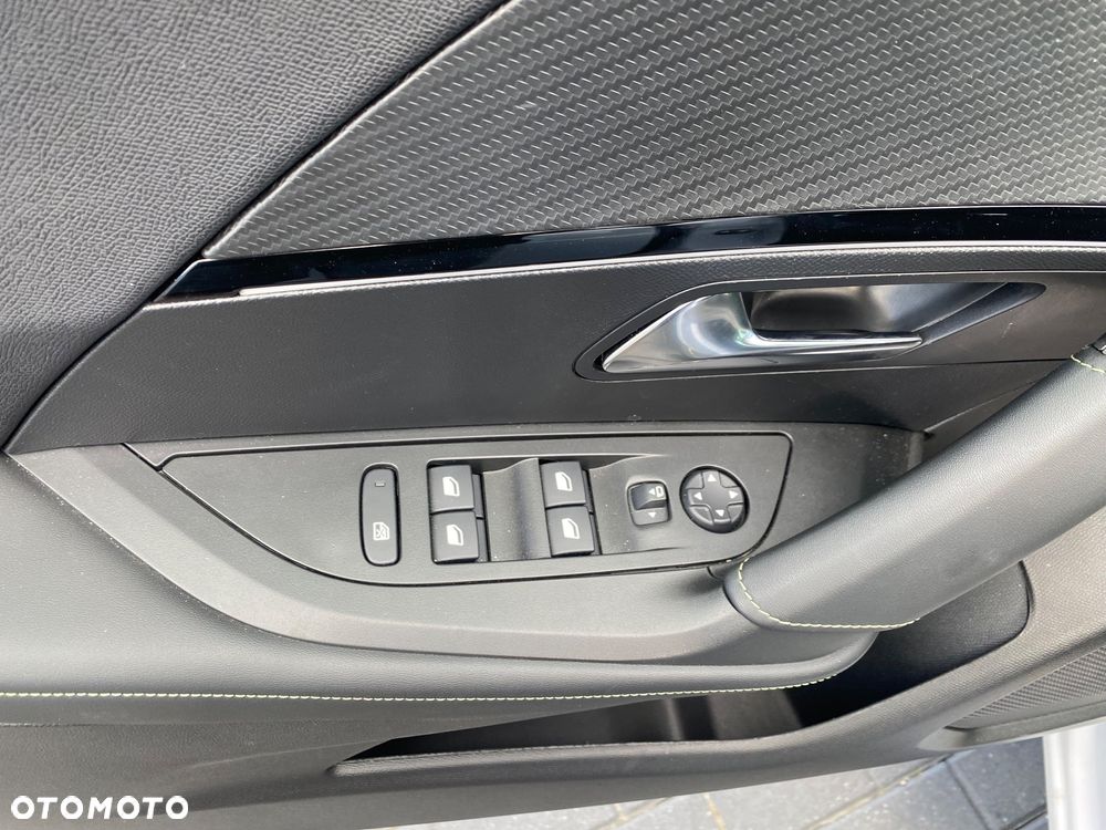 Peugeot 2008 PureTech 130 EAT8 GT - 15
