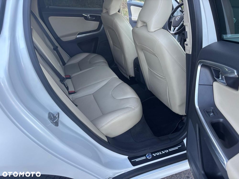 Volvo XC 60 T6 AWD Drive-E Momentum - 28