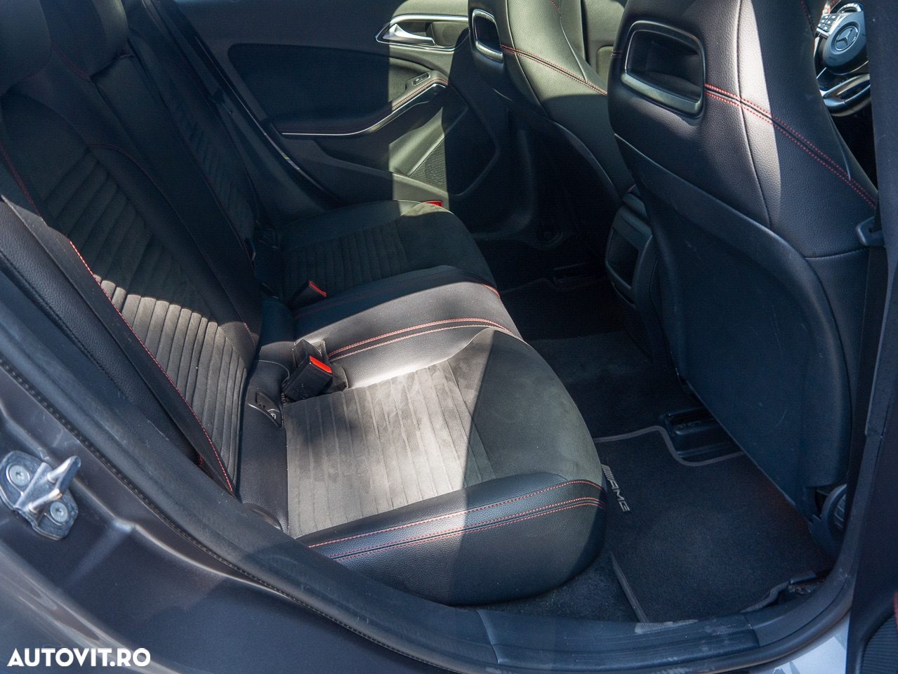 Mercedes-Benz CLA 180 7G-DCT AMG Line - 5