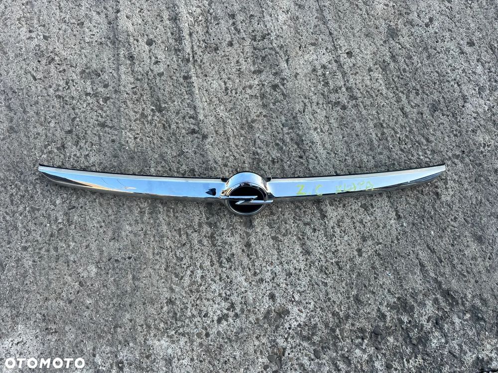 OPEL ZAFIRA C LISTWA BLENDA ZNACZEK CHROM KLAPY BAGAŻNIKA 20907405 - 1