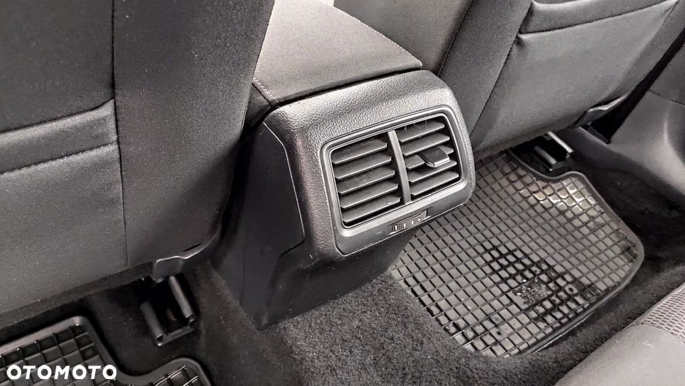 Volkswagen Golf - 30