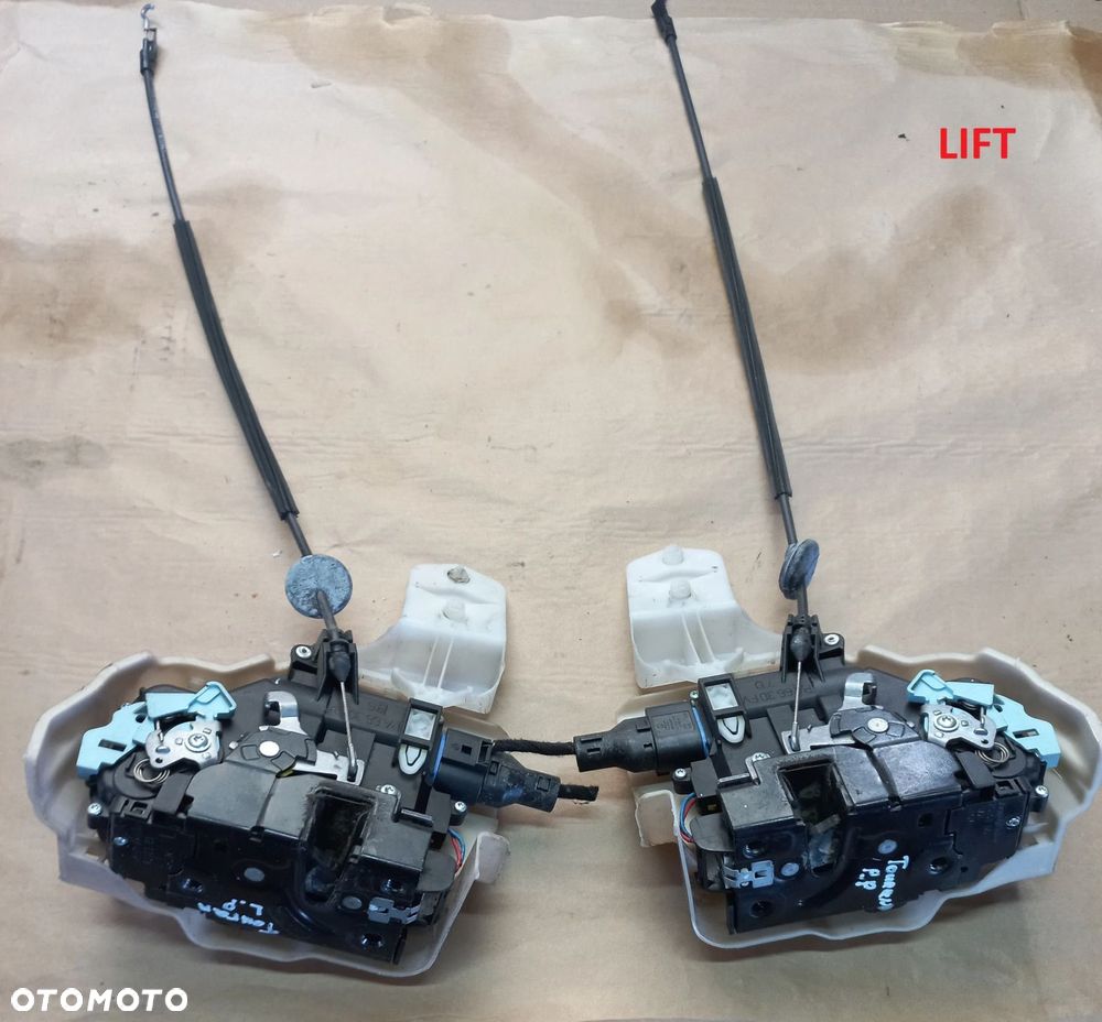 Touran I zamek drzwi przednie przód EU Volkswagen - 1