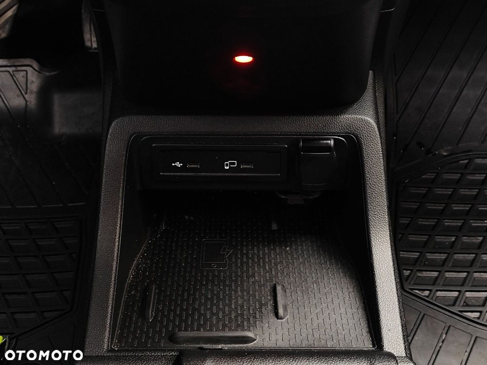 Mercedes-Benz Klasa T 180 d Style - 22