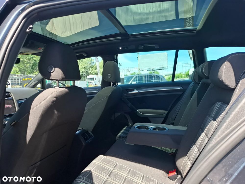 Volkswagen Golf - 20
