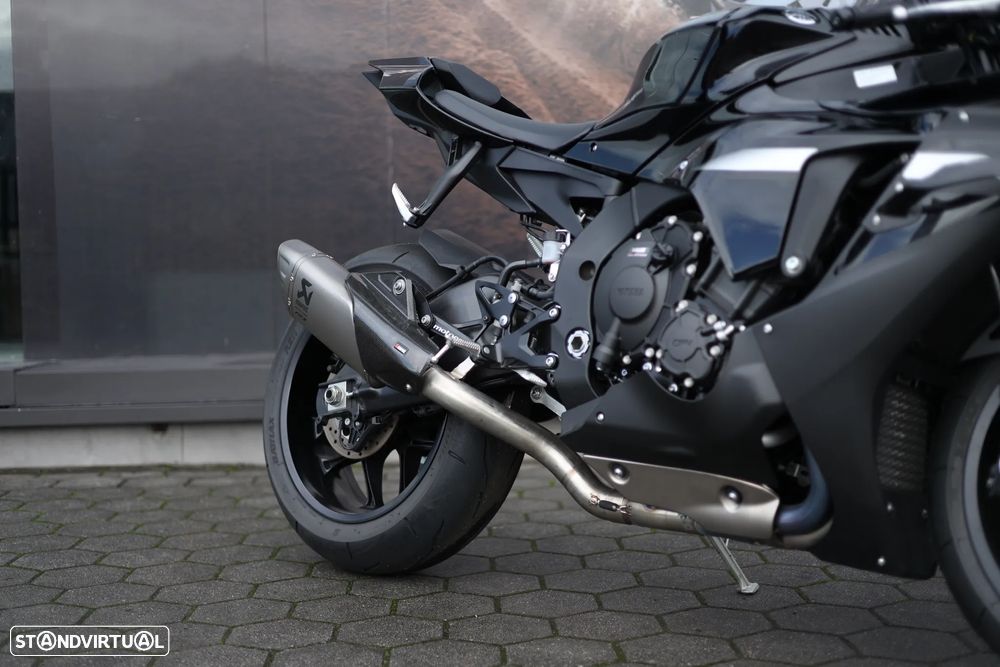 Yamaha YZF R1 Preta Akrapovic - 19