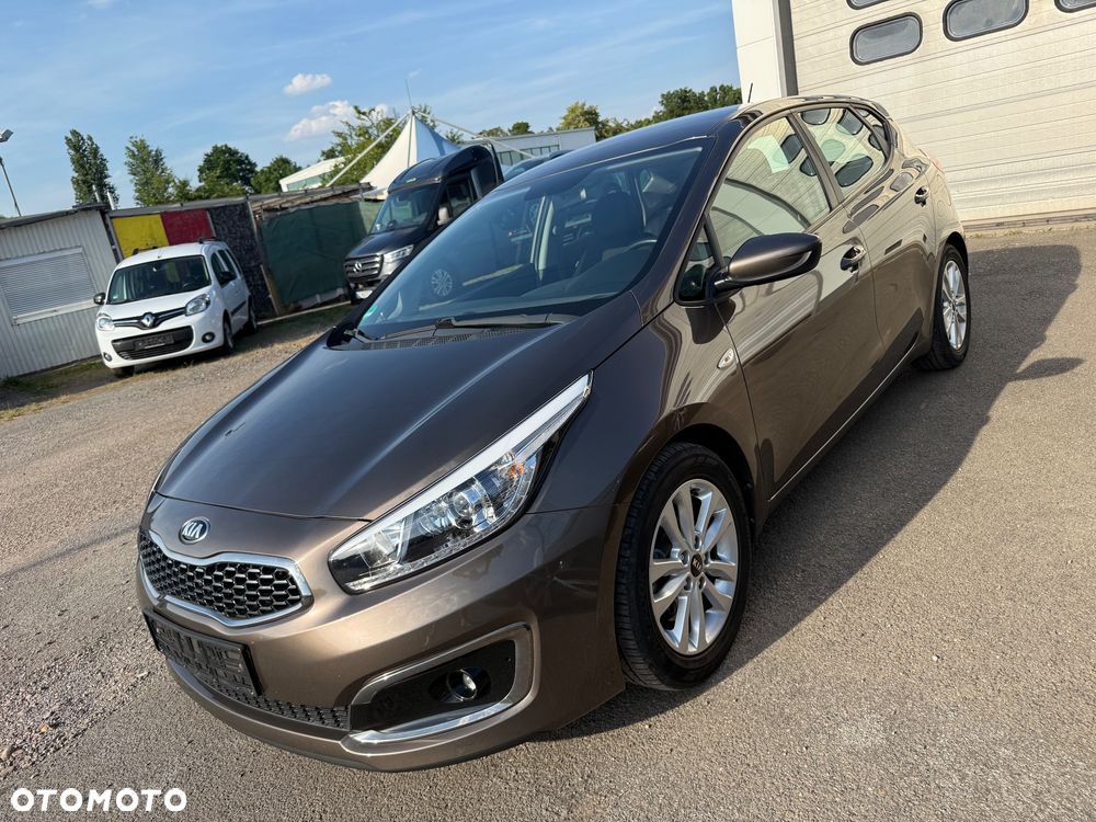 Kia Ceed 1.4 CVVT Dream Team Edition - 1