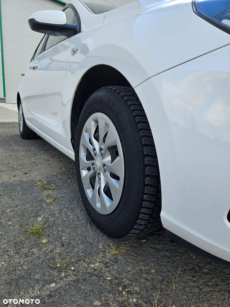 Hyundai i30 1.6 D Classic + - 7