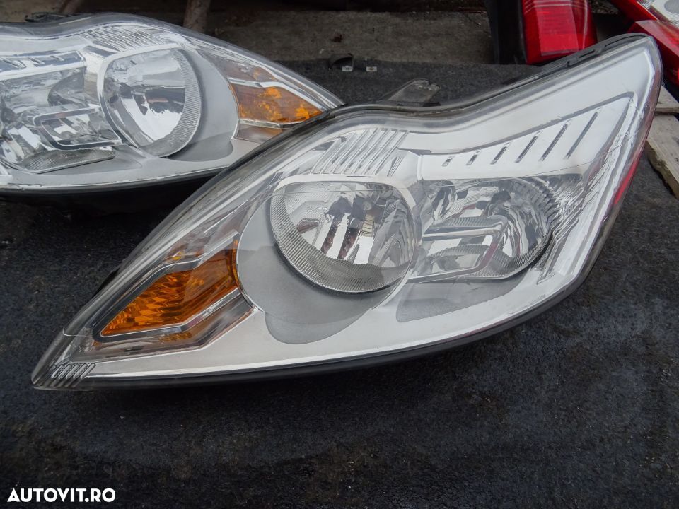Far stanga Ford Focus 2 facelift din 2010 volan pe stanga - 1