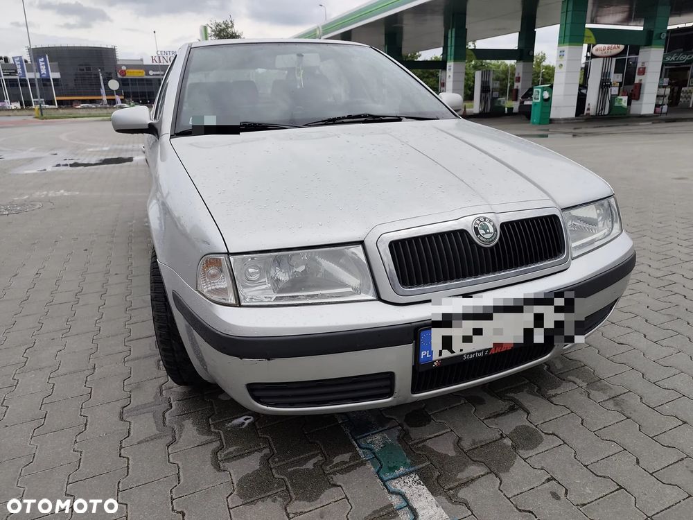 Skoda Octavia 1.6 Tour - 12