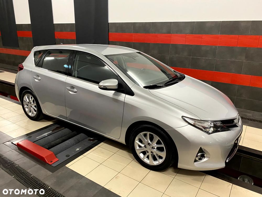 Toyota Auris 2.0 D-4D Life Plus - 5