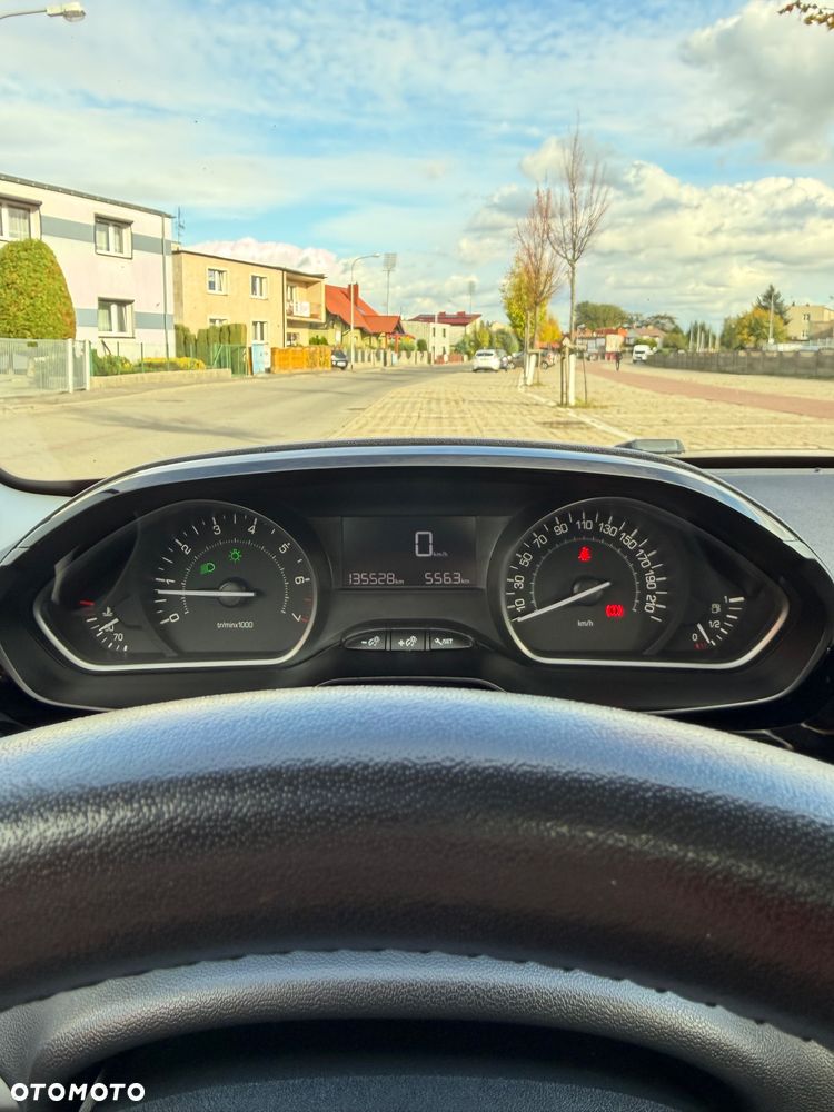 Peugeot 208 - 13