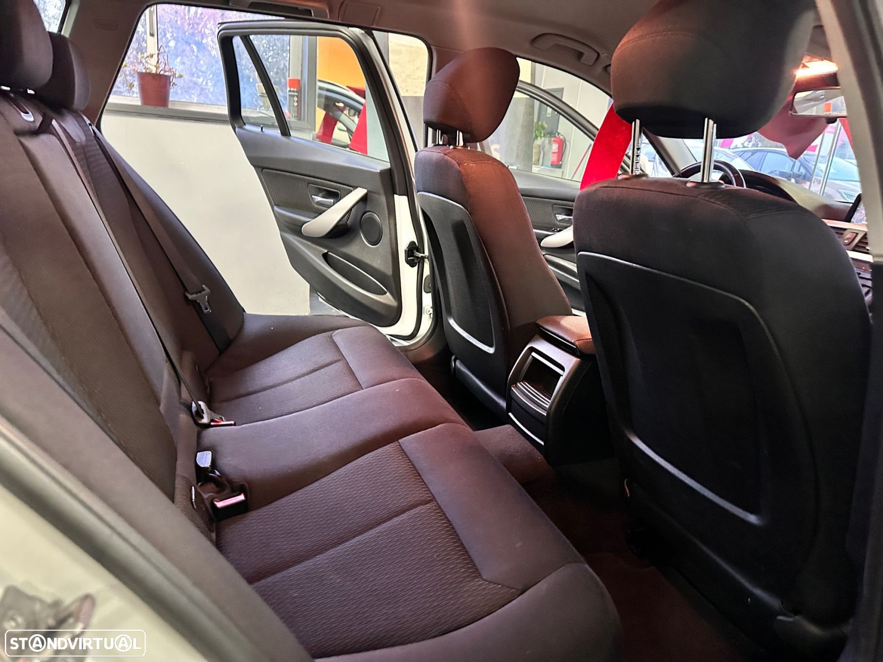 BMW 320 d Touring Auto Exclusive - 12