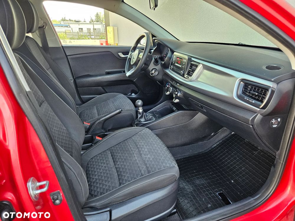 Kia Rio 1.2 L - 6