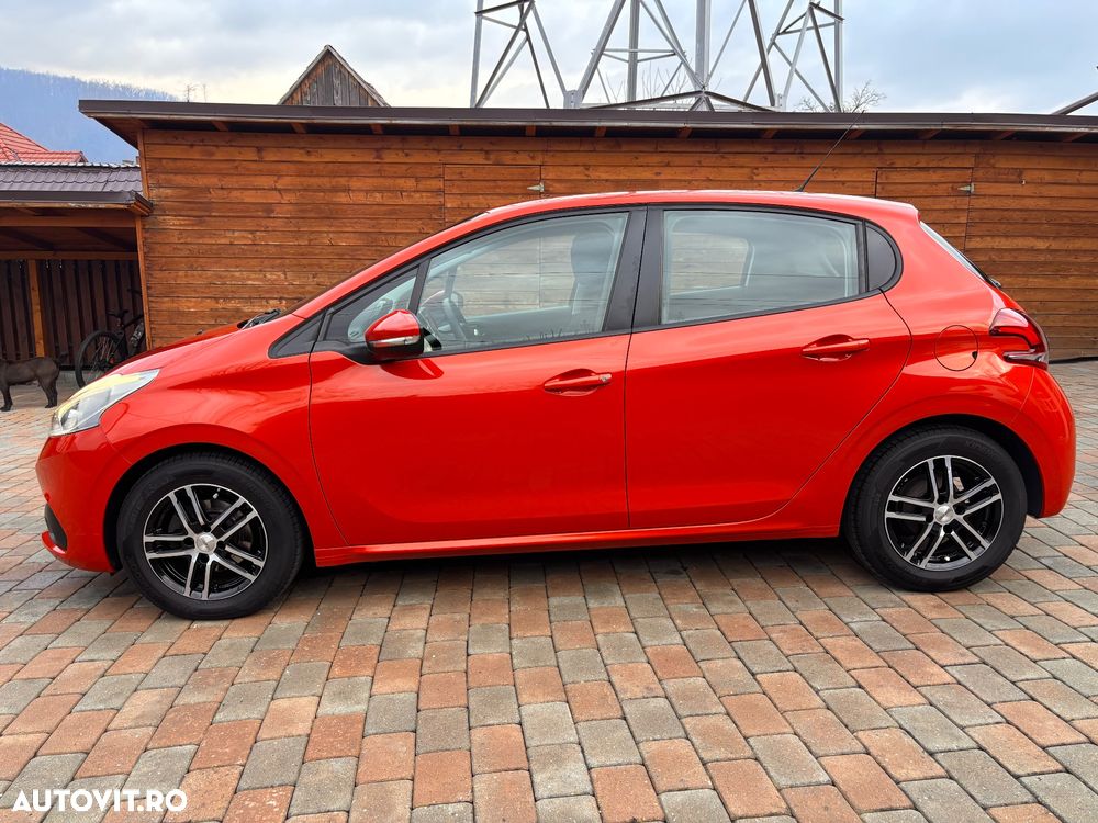 Peugeot 208 1.2 L PureTech Style - 5