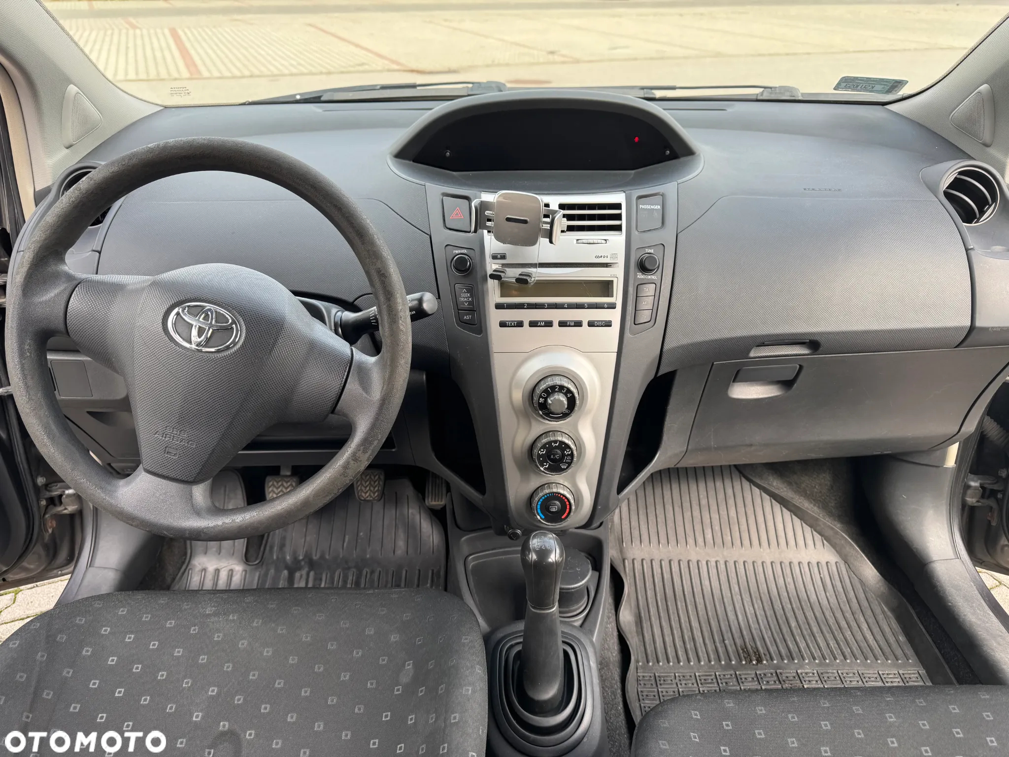 Toyota Yaris - 10