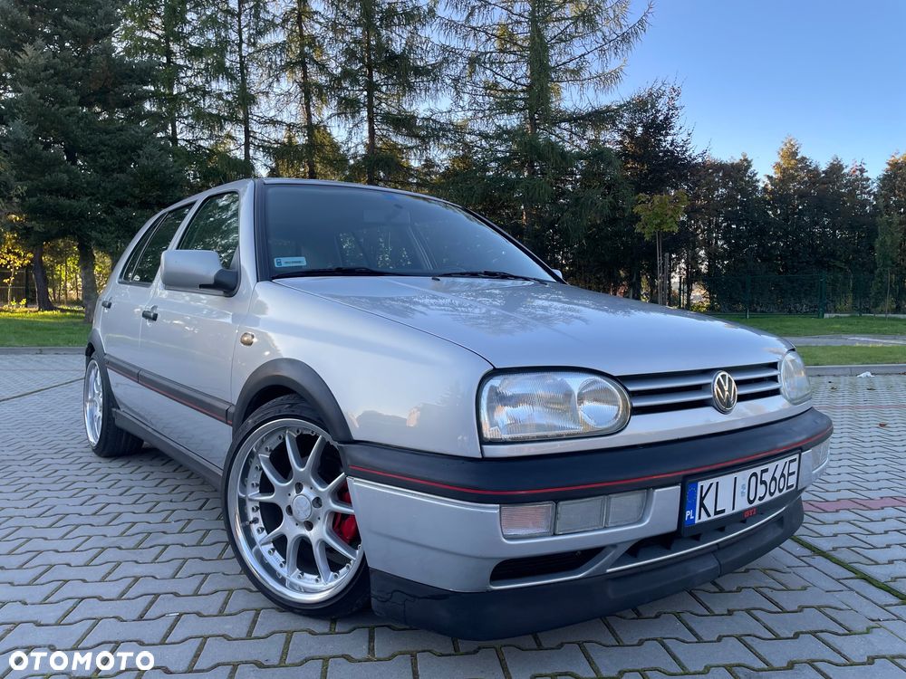 Volkswagen Golf - 1