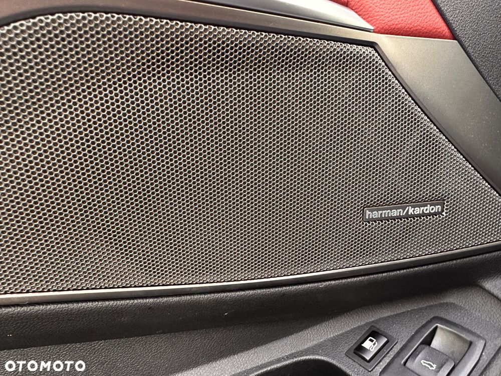 BMW Seria 3 330e Touring xDrive M Sport - 21